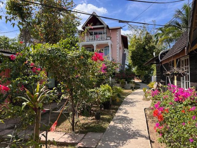 Firefly Beach Cottages Negril Buitenkant foto