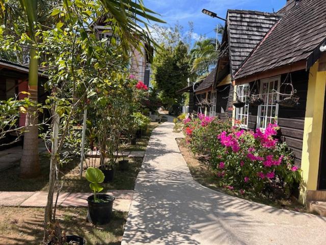 Firefly Beach Cottages Negril Buitenkant foto