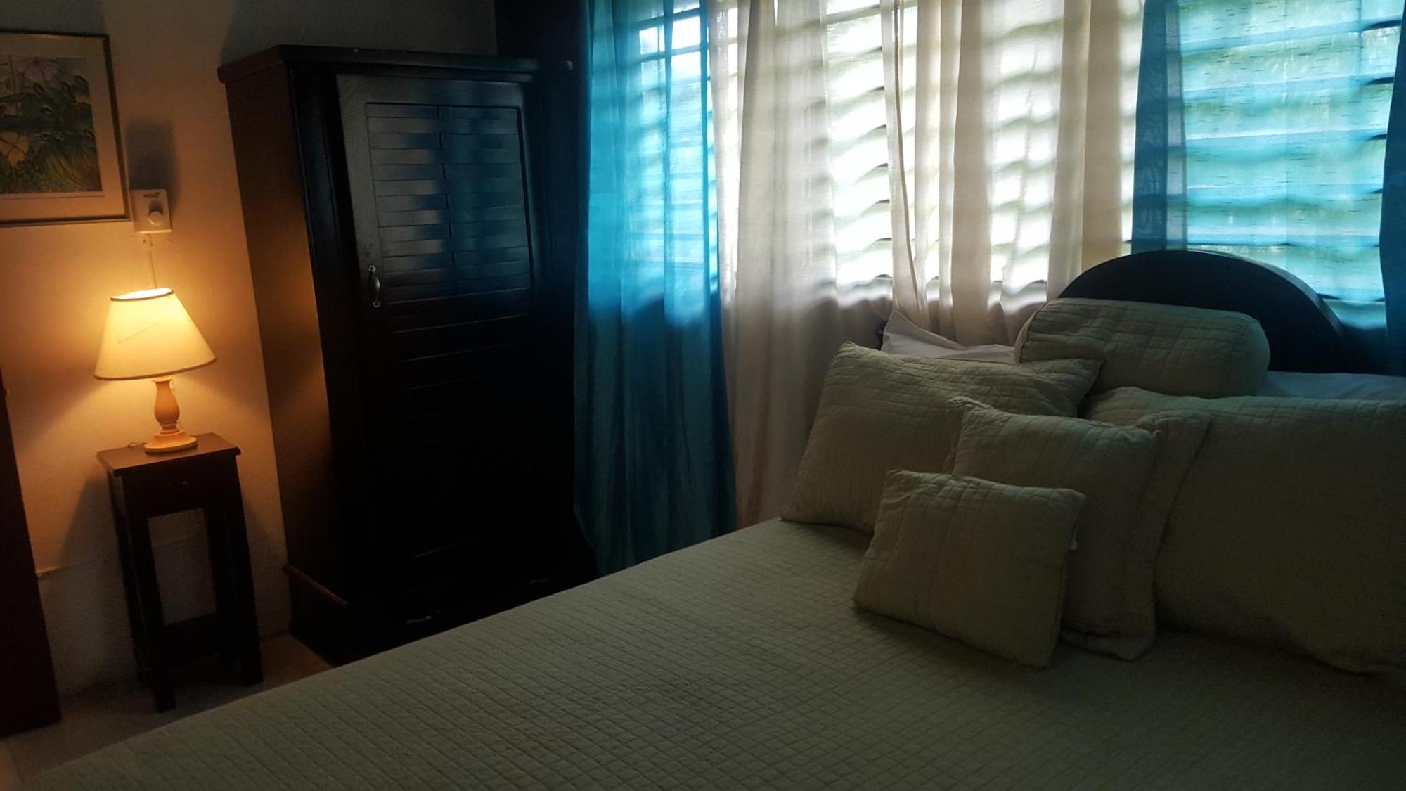 Firefly Beach Cottages Negril Buitenkant foto