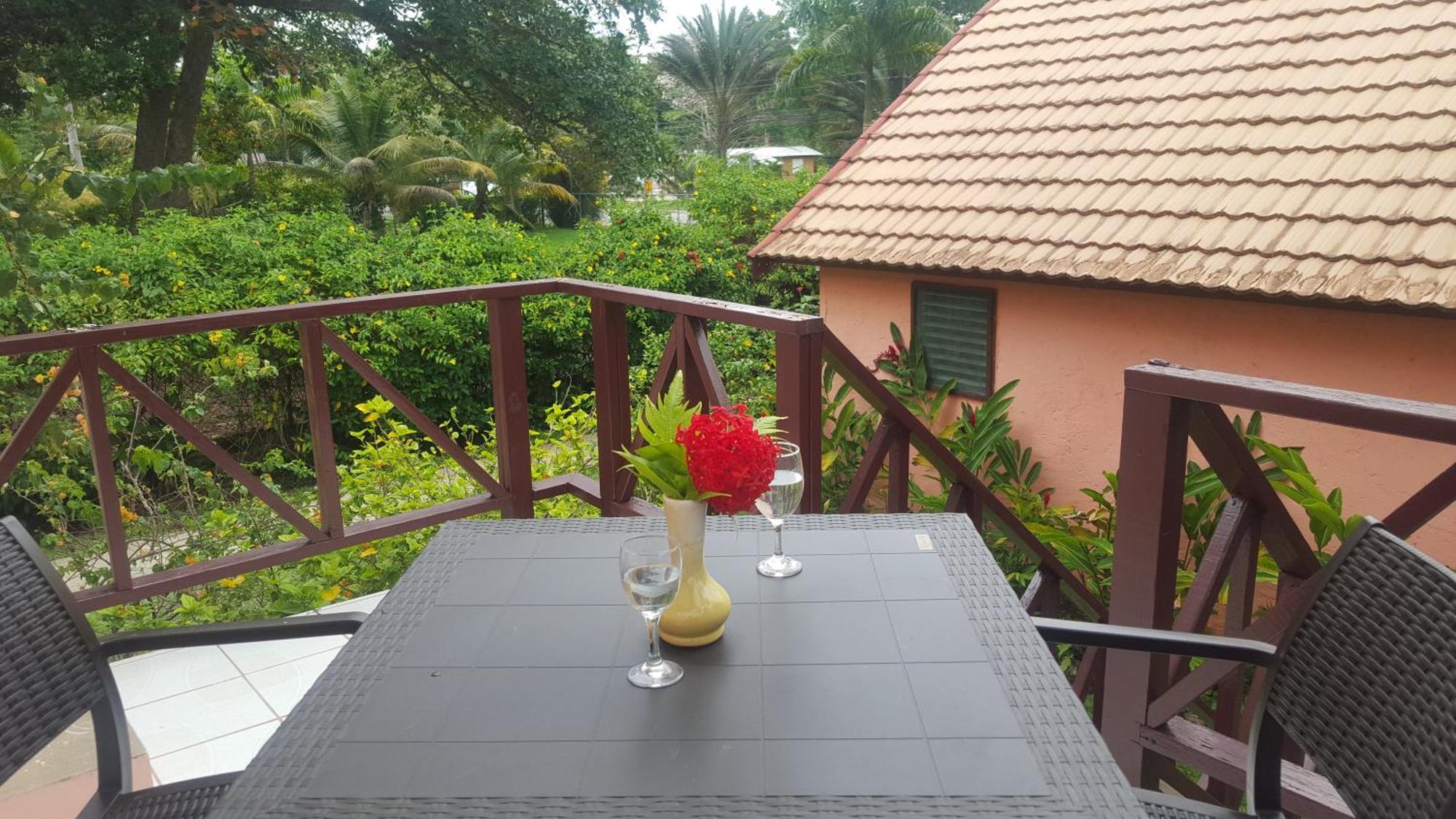 Firefly Beach Cottages Negril Buitenkant foto